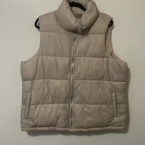 Tan Old Navy puffer vest. Size XXL. Smoke/Pet free home.